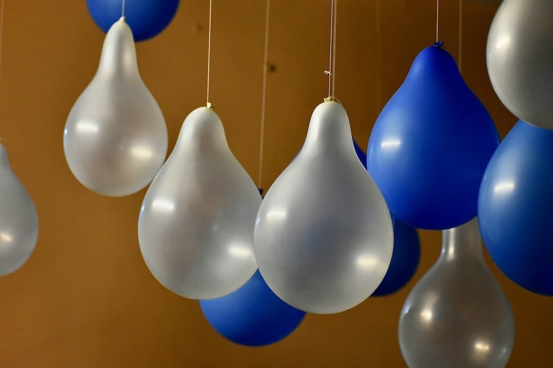 new year's eve, year's eve party ideas, year's party ideas, party themes, guests arrive
