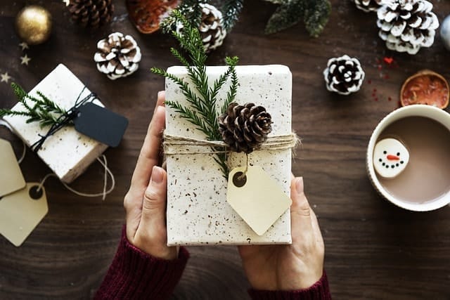 box, gift, present, christmas marketing ideas, christmas marketing campaign, best christmas marketing ideas, holiday spirit