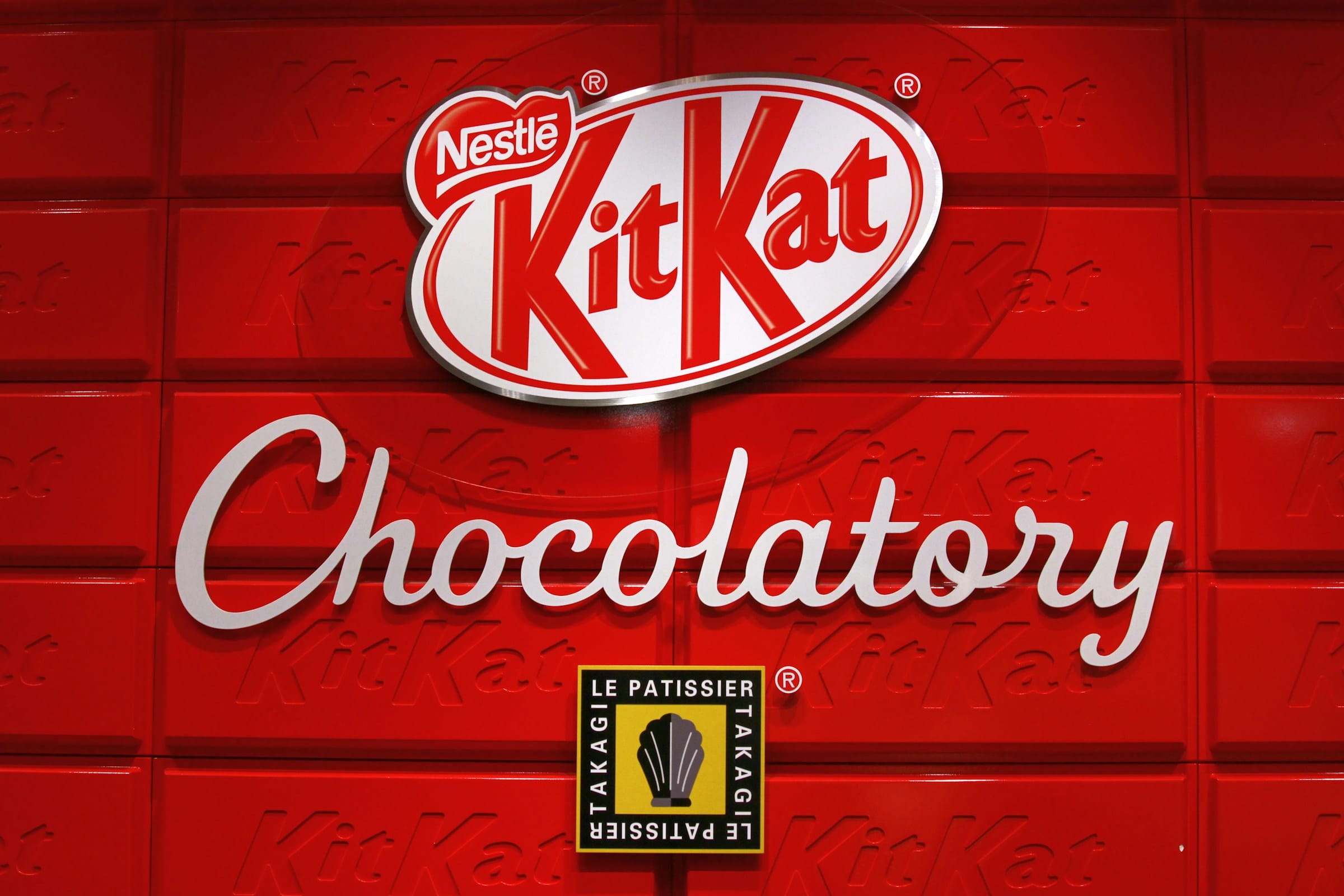 Nestlé KitKat Chocolatory logo on red background